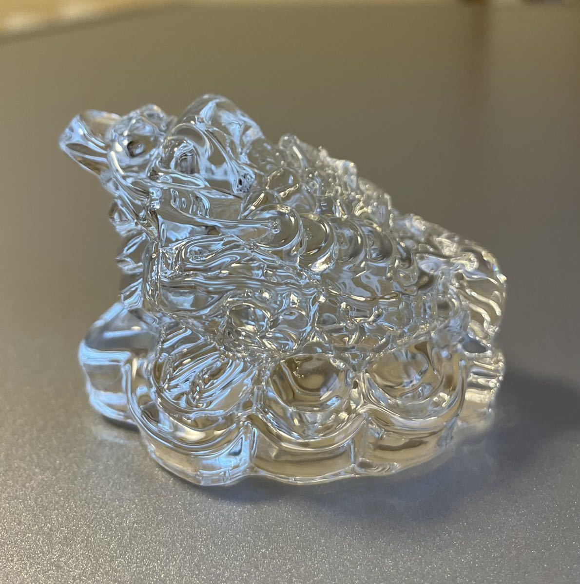 銭蛙 三本足蛙 金蟾 財を集めるカエル キンセン ヒキガエル ラッキー 幸運 財運UP 金運 パワーストーン 縁起物 置物インテリア ホワイト拍卖