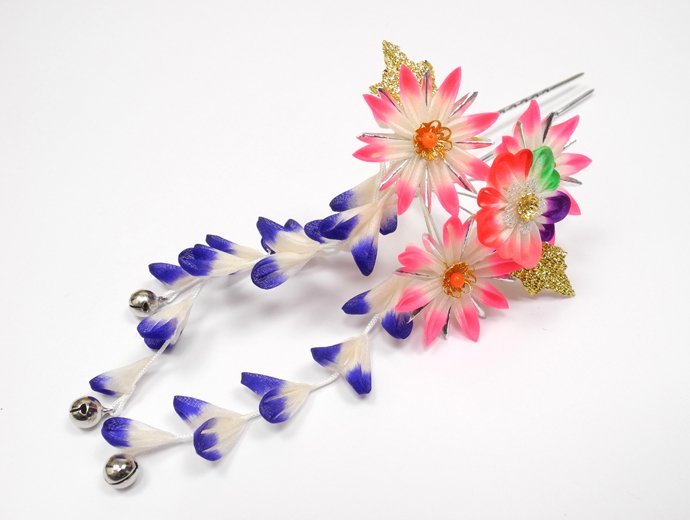 sin 大特価!七五三・卒園式の着物 振袖に!3歳 5歳 7歳 女の子用 髪飾り かんざし 簪◆桃赤青色系 下りに花◆3143【中古】拍卖