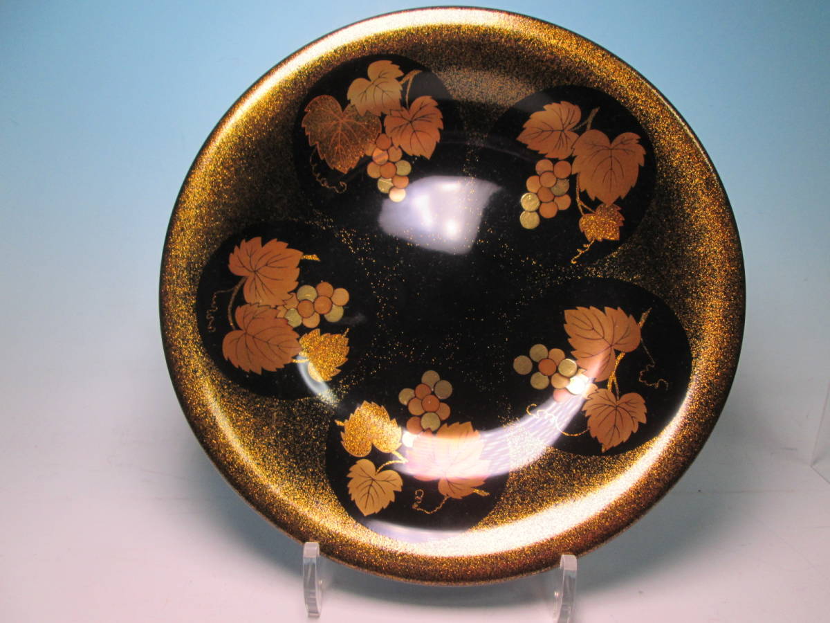 ☆関根千鶴子作 天然木本漆塗り 金蒔絵本金箔葡萄文盛鉢 紙箱付 菓子鉢 飾り皿拍卖