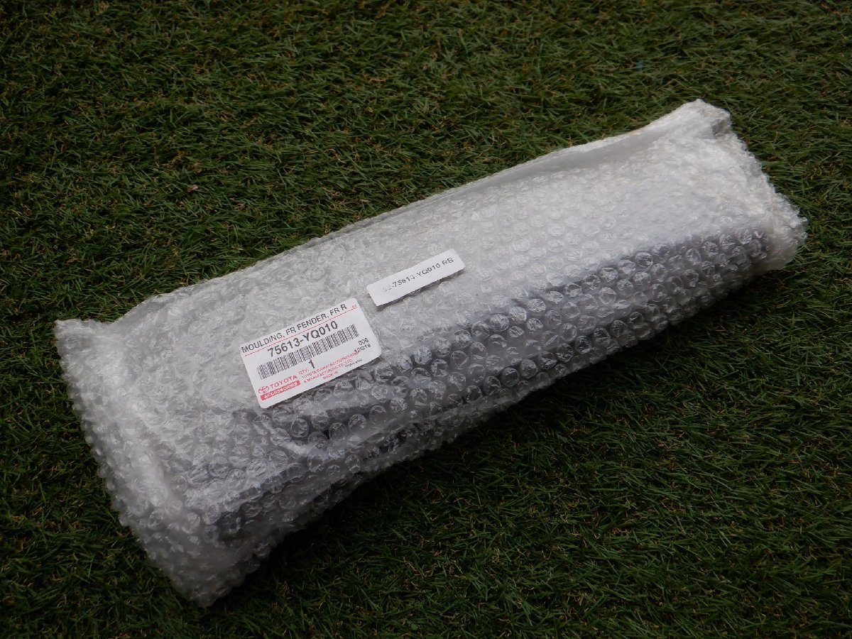 新品 トヨタ純正 GUN125 ハイラックス フロント フェンダー モールディング 右側 フロントバンパー側 75613-YQ010 m-23-1-270拍卖