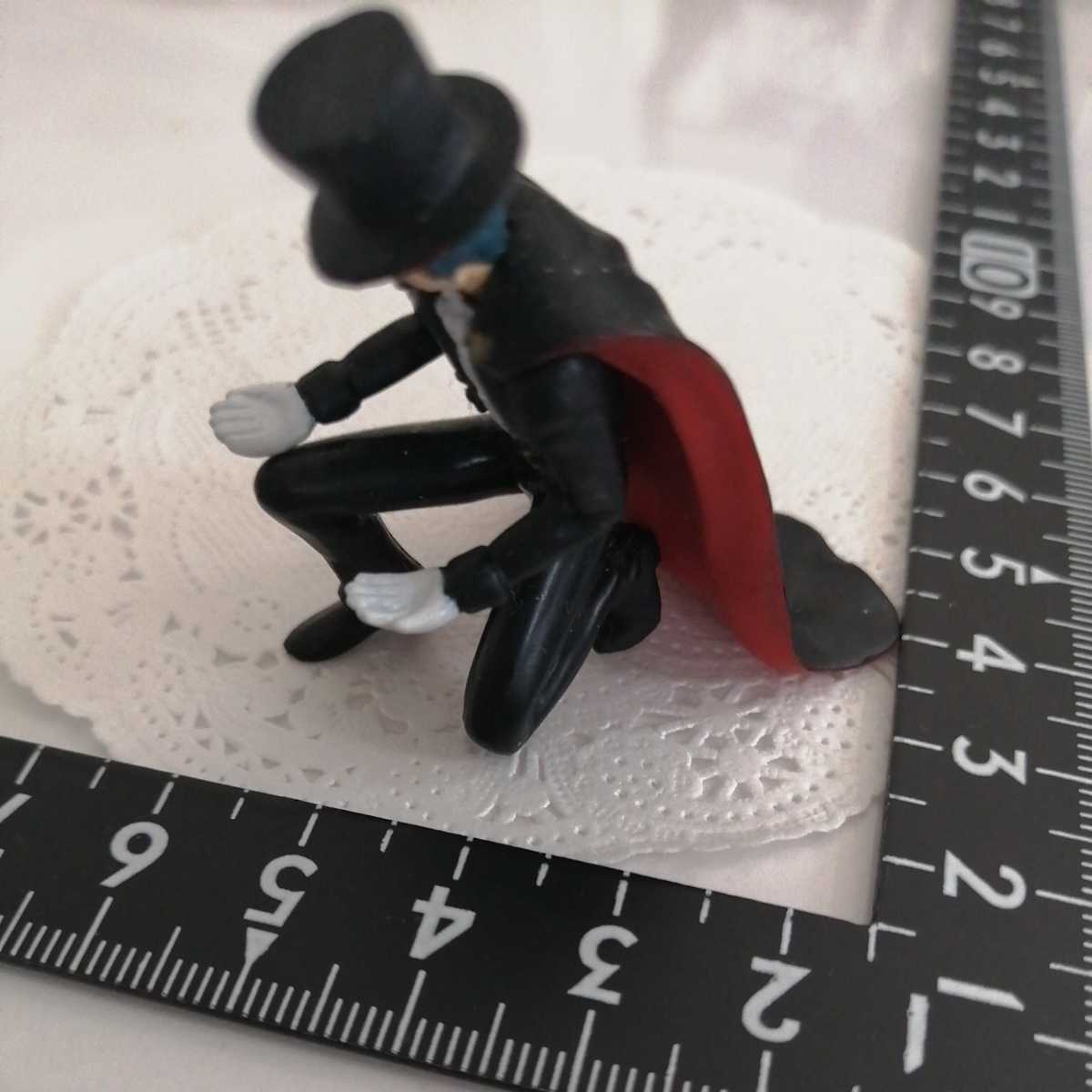 3r0117 ミニチュア タキシード仮面 人形 フィギュア 膝まづくポーズ拍卖