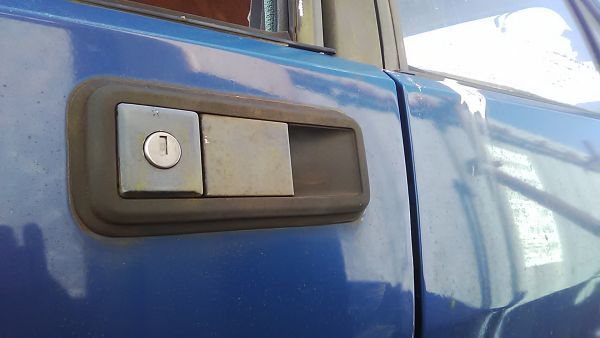 ■ランチア デルタ HF インテグラーレ 16バルブ フロントドアアウターハンドル 左 中古 82392491 部品取あり ドアハンドル キーシリンダー拍卖