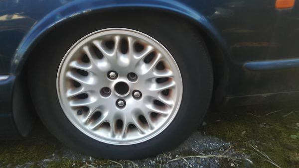 ■ジャガー XJ8 X308 アルミホイール 1本 中古 MNF6113AA MNF6113AB 7Jx16 オフセット33mm ET33 部品取あり ソブリン デイムラー ■拍卖