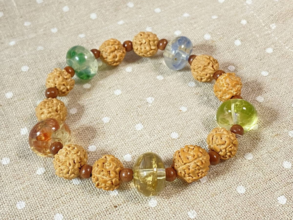 ◎細石入り樹脂ビーズとルドラクシャのブレスレット19cm(J13)拍卖