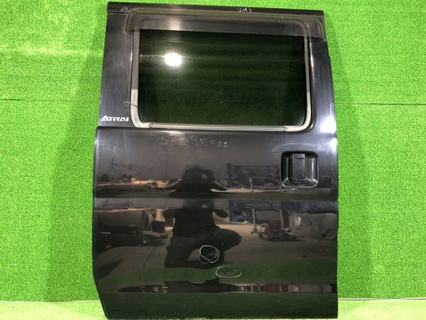 DAIHATSU ダイハツ S320G アトレーワゴン 純正 右 リアドア ブラック系 REAR RIGHT DOOR ID:1293拍卖
