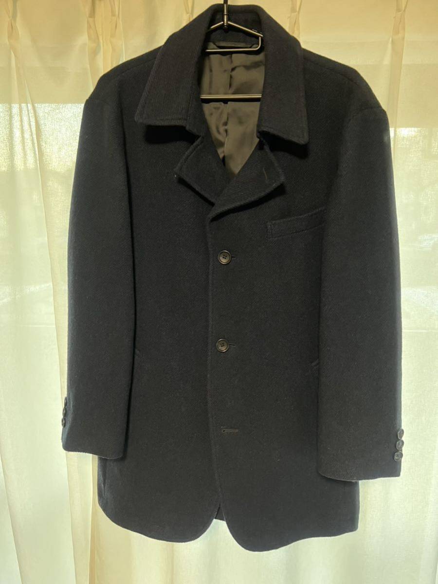 コムサメンのウールショートコート 紺色未使用タグ無しです。 軽量スタイリッシュ Lサイズ 保管シワありクリーニングで直る程度。拍卖
