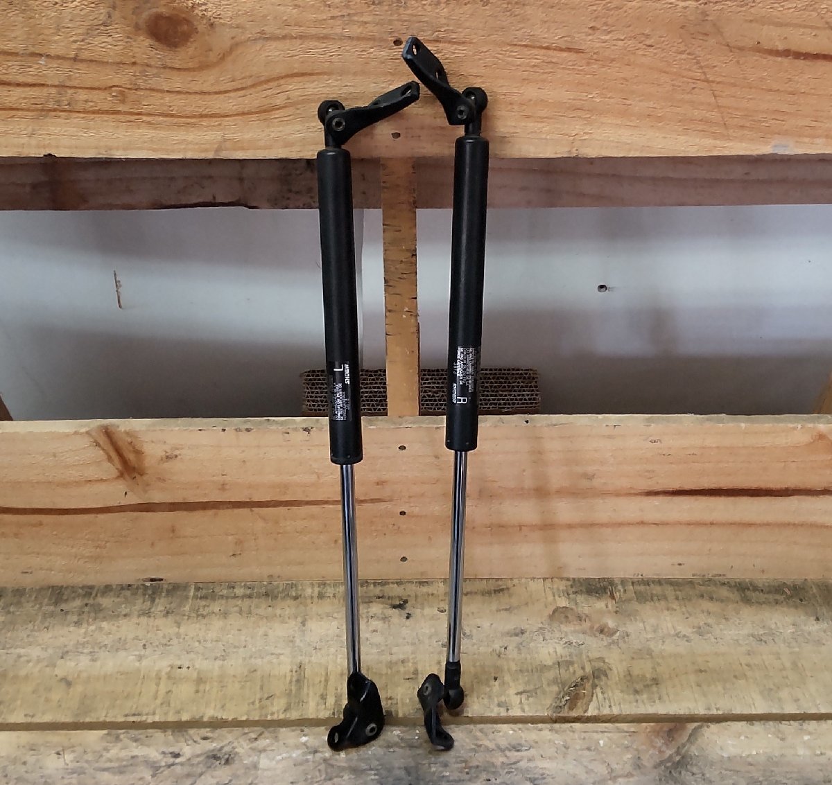 左右 右 左 リアダンパー ホンダ フィット 1.3A GD2 平成15年式 11011 0029 SHOWA 3B13 中古拍卖