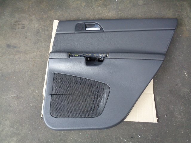ボルボ V50 MB4204S 純正 ドア内張 ドアトリム リア 右拍卖