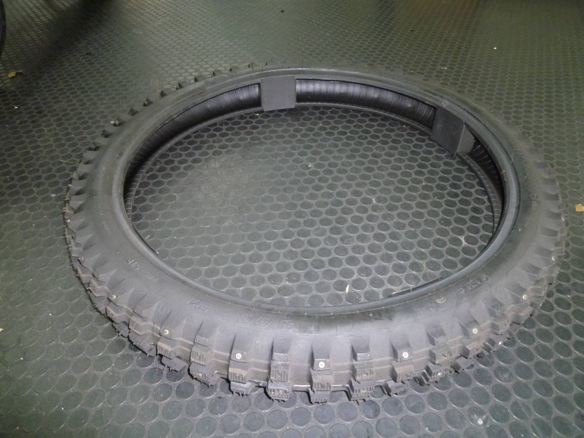 新品未使用 スパイク タイヤ DURO HF335 ベース 3.00-21 300-21 ピン84本 雪道 滑り止め ピンスパイク チェーン拍卖