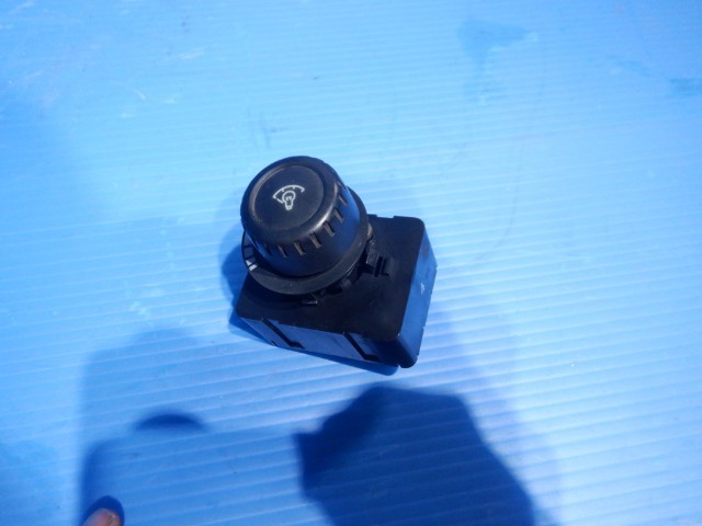 いすゞ イスズ BIGHORN ビッグホーン UBS69GW 純正 パネル 照明 スイッチ 40828/b1拍卖