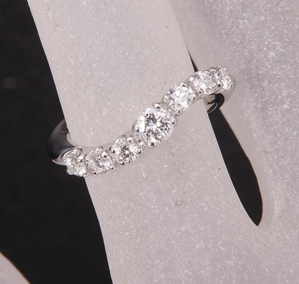 《質屋出品》Pt900★D&D144天然ダイアモンド144面カットのリング★k-3500拍卖