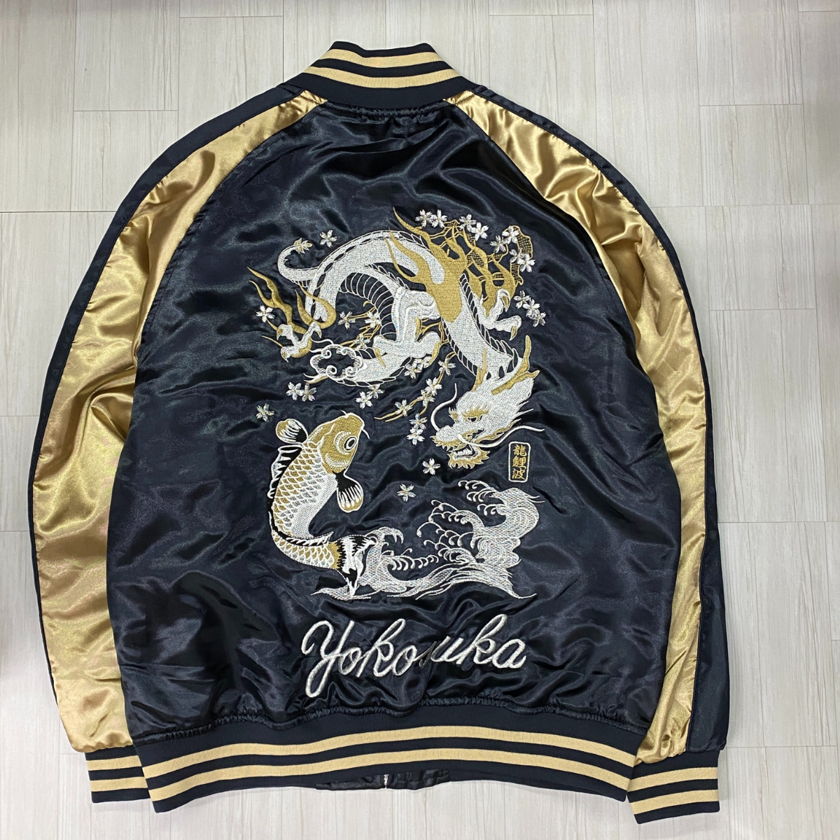 特別価格 【L】 中綿入り 横須賀発祥 スカジャンYokosuka刺繍 SUKAJAN 総刺繍 ドラゴン カープ 龍鯉 PUFF 内ポケット付 濃紺 Dragon Carp拍卖