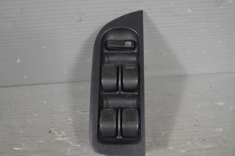 プレオ 中期(RA1) 純正 破損無 取付OK 動作保証 パワーウィンドウスイッチ / 83071KE030 K067279拍卖