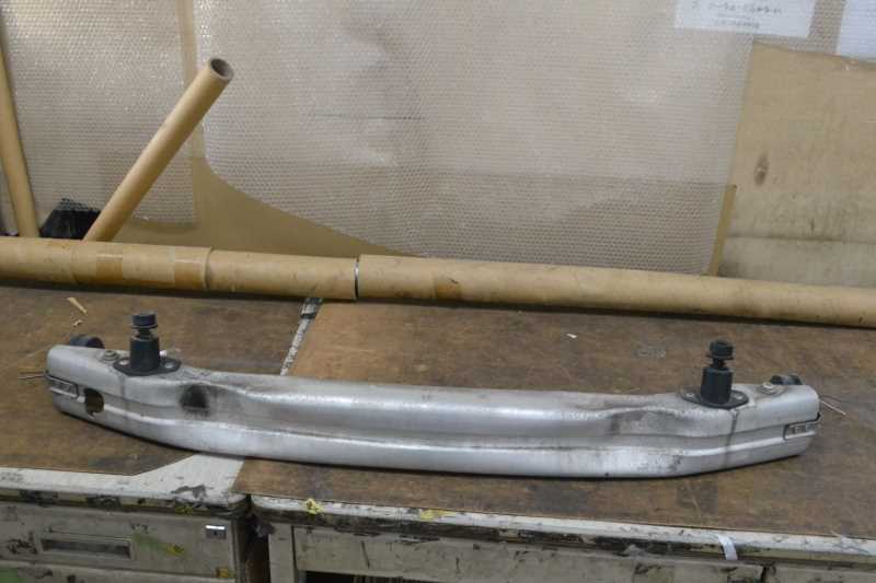 アウディ A4 Sライン 中期(8EBWEF) 純正 破損無 取付OK 動作保証 フロントバンパー ホースメント ホーン付 k067775拍卖