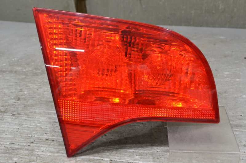 アウディ A4 Sライン 中期(8EBWEF) 純正 破損無 取付OK 動作保証 左 テール フィニッシャー 8E9 945 093 k067768拍卖