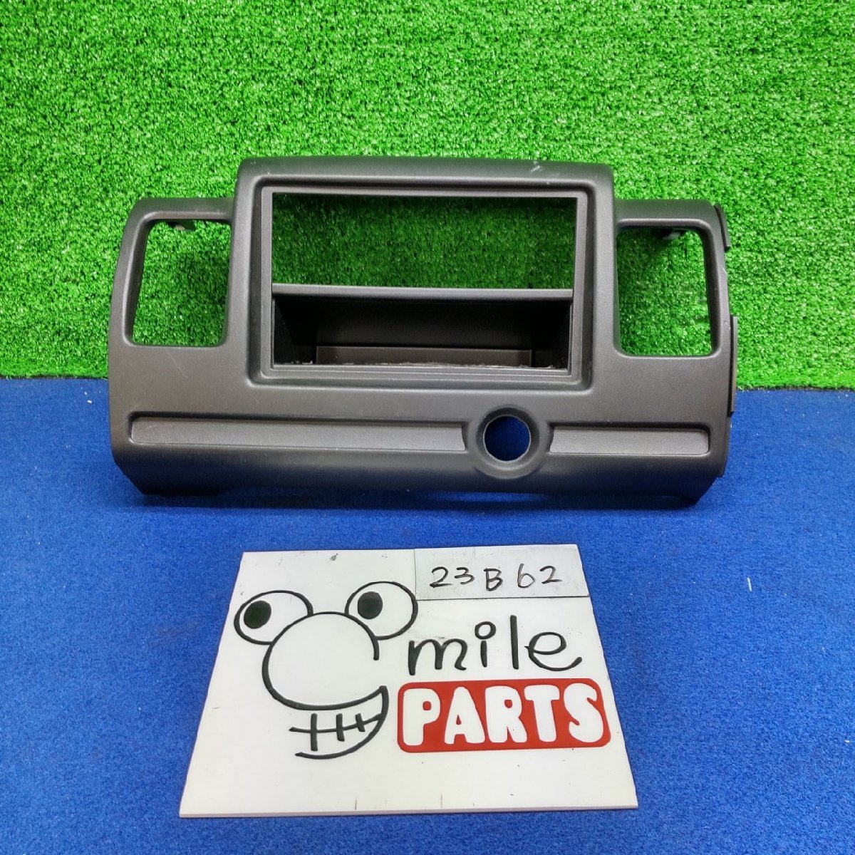 U61V ミニキャブ 純正 オーディオパネル 1A5-18-8/23B62*同梱不可拍卖