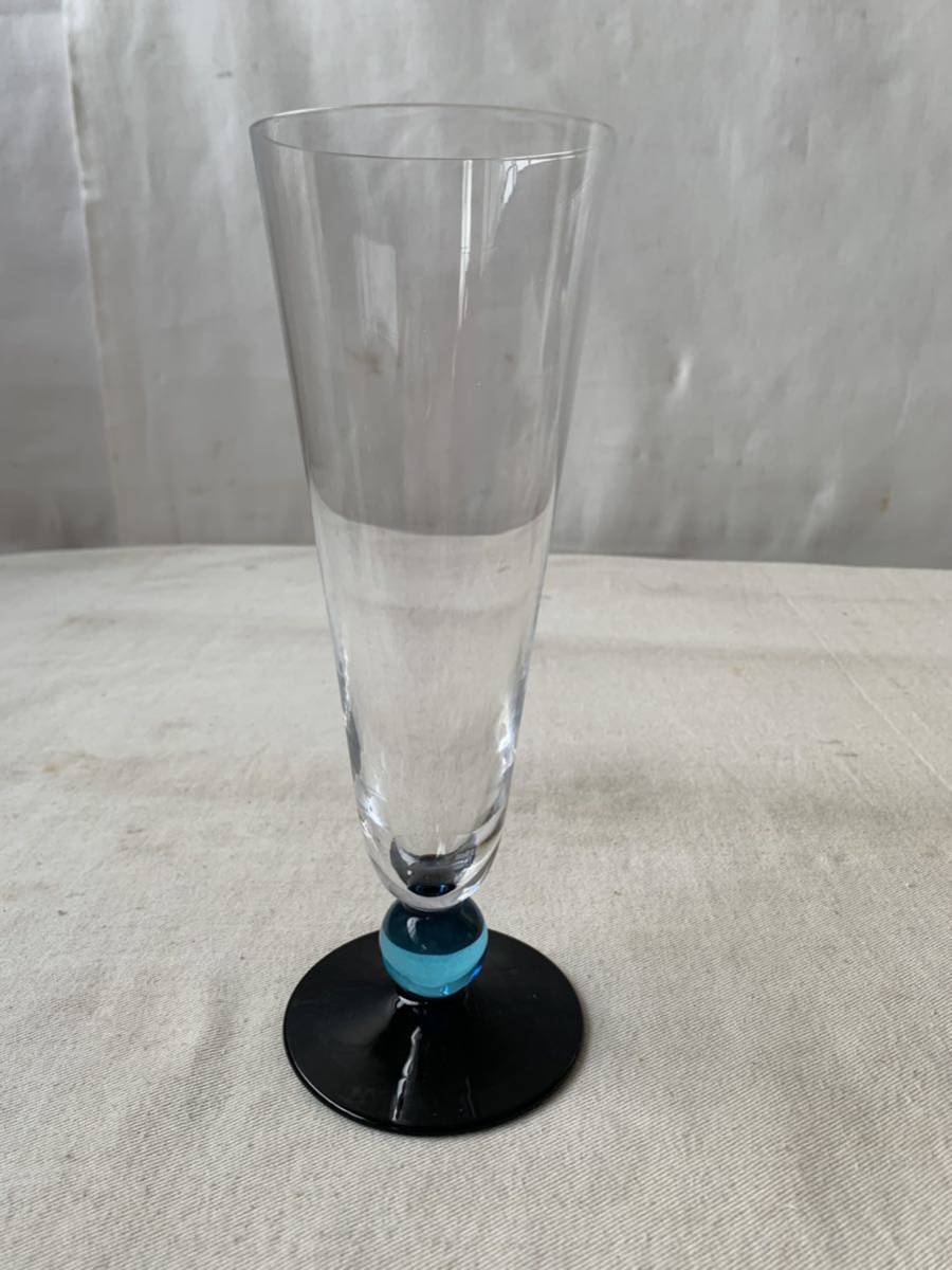 美品 スリートーンの脚付グラス 色ガラス硝子古道具アンティークビンテージ昭和レトロインテリアディスプレイコレクション花瓶花器雑貨飾り拍卖