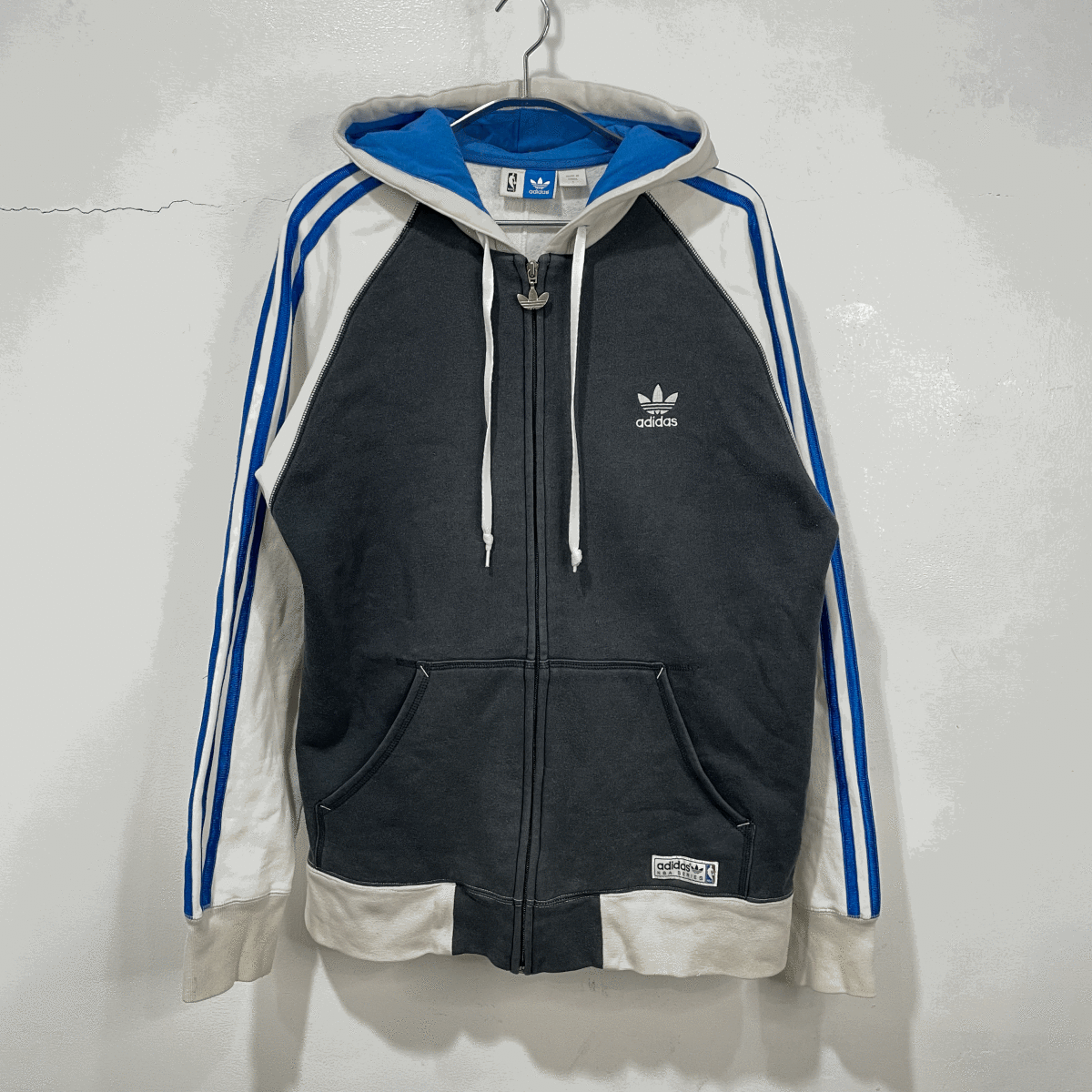 ☆送料無料☆Adidas☆NBA☆切替袖三本ラインジップパーカー☆メンズM☆A22拍卖