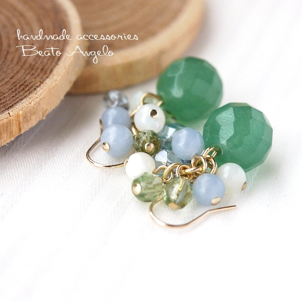 ◆+angelo+天然石アベンチュリンとエンジェライトのピアス(p-092)G チェコビーズ MOP ライトグリーン r001拍卖