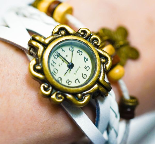 腕時計 アナログ オシャレ 白蔓 デザインウォッチ かわいい拍卖