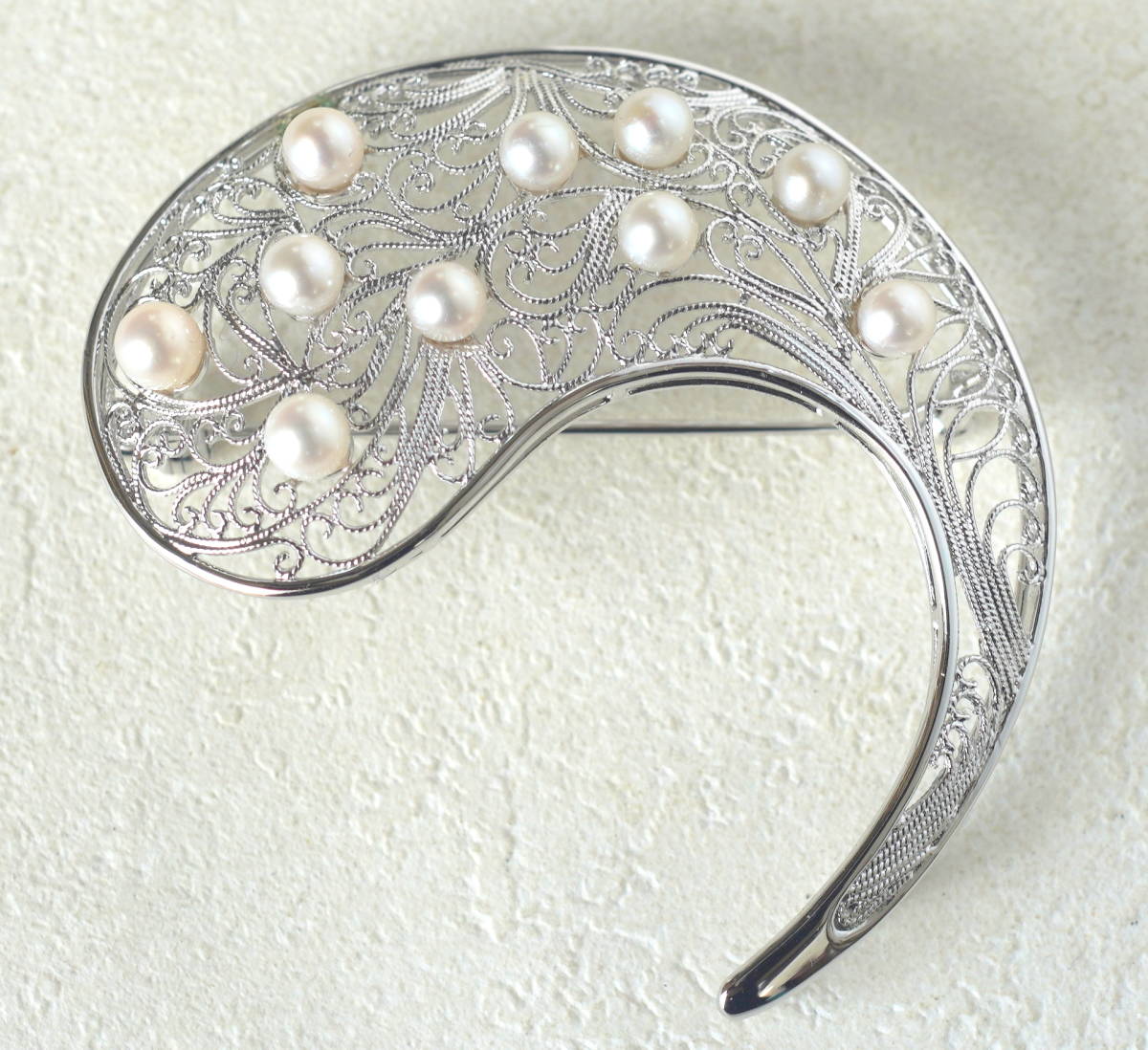 2WAY シルバー製 銀線細工 銀細工 パール付き 勾玉みたいな形のブローチ 個性的 ペイズリー型?拍卖