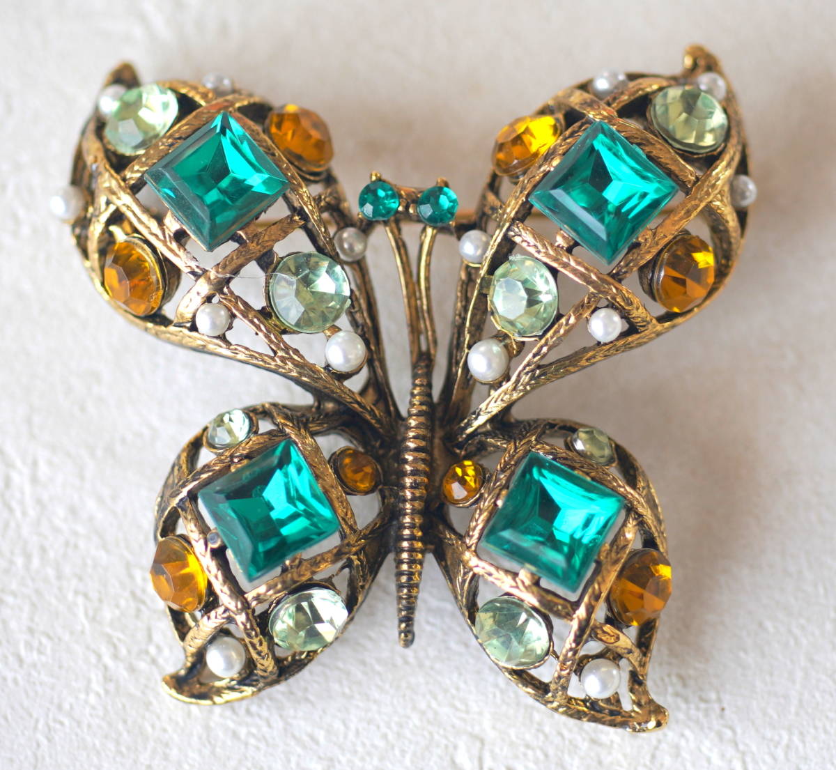 大きめ アンティーク調 ラインストーン付き 蝶々のブローチ バタフライ パピヨン拍卖