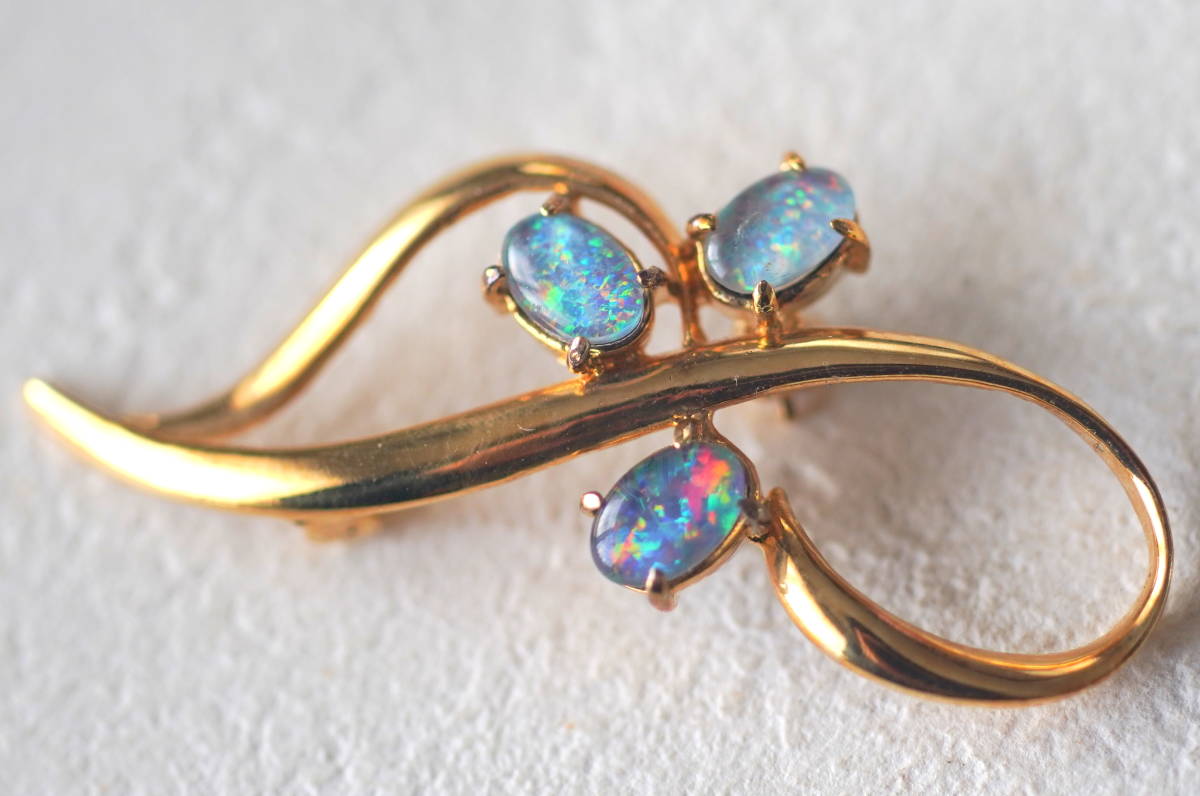 シルバー925製 オパール風カボション付き ゴールドカラーの上品なブローチ拍卖
