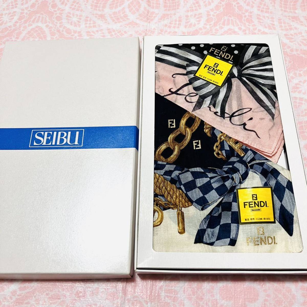 【人気柄】新品/FENDI/2枚/大判ハンカチ/正規品/フェンディ/未使用/即決/ズッカ柄/匿名発送/スカーフ/ストール/チャーム/ピンク/リボン拍卖