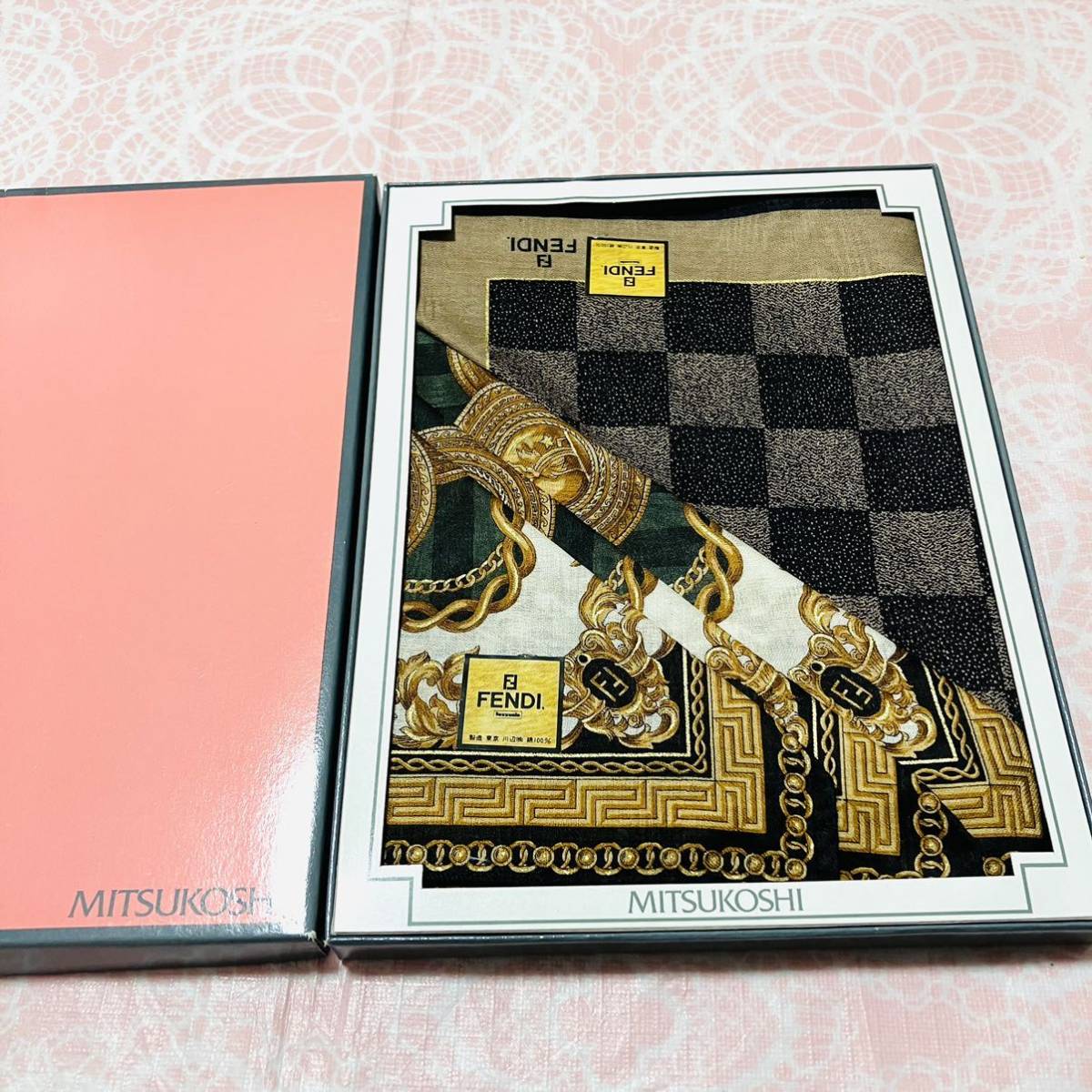【人気柄】新品/FENDI/2枚/大判ハンカチ/正規品/フェンディ/未使用/即決/ズッカ柄/匿名発送/スカーフ/ストール/チャーム/ブラウン/茶色/箱拍卖