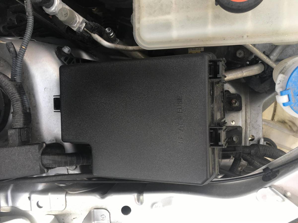 TO3 / HARRIER / ハリアーハイブリッド / AVU65W / 4WD / ヒューズボックス / Fuse box / 訳あり拍卖