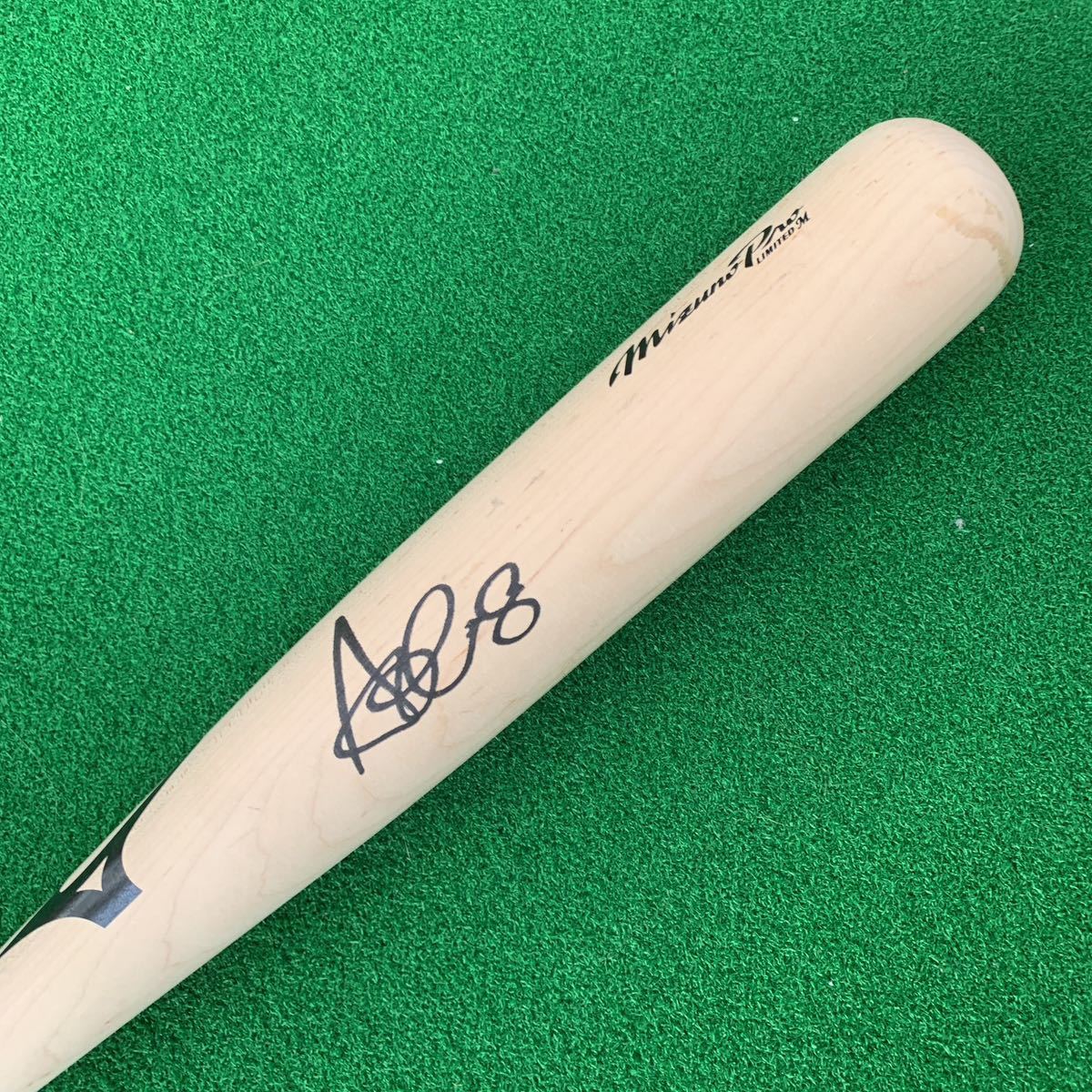 シアトルマリナーズ 青木宣親選手のサイン入りバット WBC 侍ジャパン ヤクルト ブルワーズ ロイヤルズ ジャイアンツ アストロズ拍卖