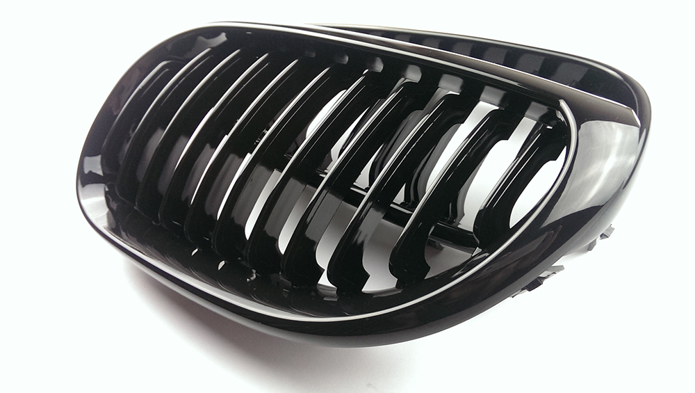 純正交換用 左右セット 取付簡単 在庫有 BMW E61 E60 フロントグリル 光沢黒 艶有黒 ABS 2004-2010拍卖
