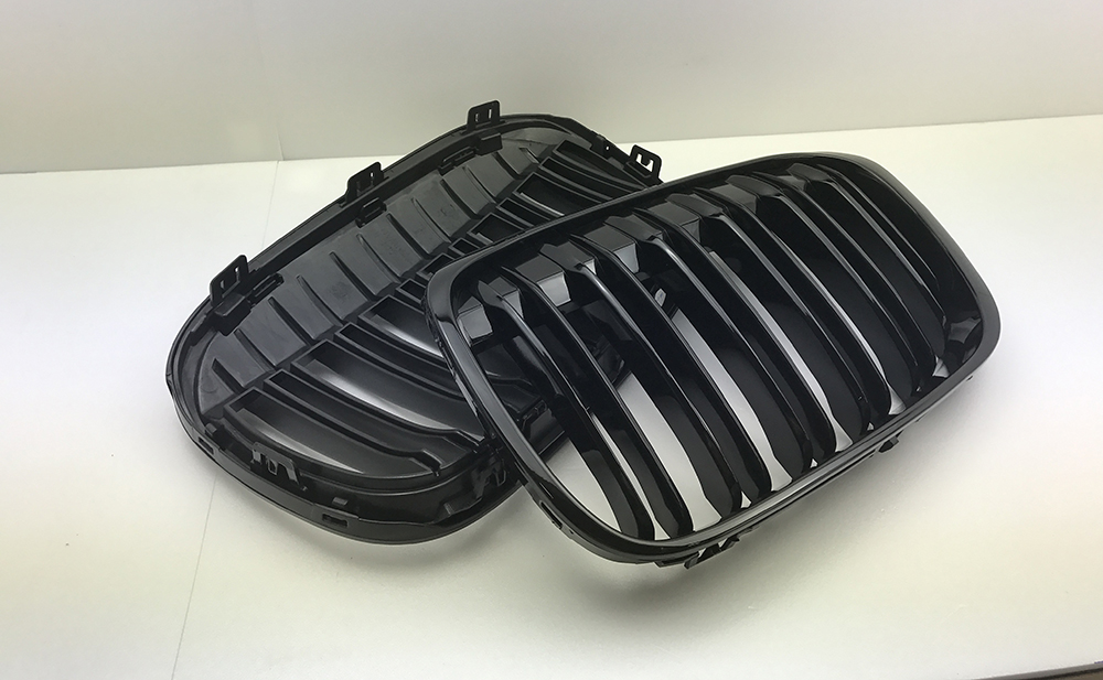 純正交換用 左右セット 取付簡単 在庫有 BMW X-Series F48 F49 X1 M LOOK 光沢黒 艶有黒 フロントグリル ABS 2016-2018拍卖