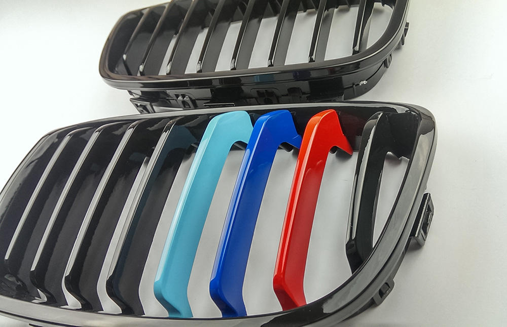 即納対応 交換用 左右 取付簡単 BMW F20 F21 前期 フロントグリル 光沢黒+Mの3色カラー 2011-2014 ABS拍卖