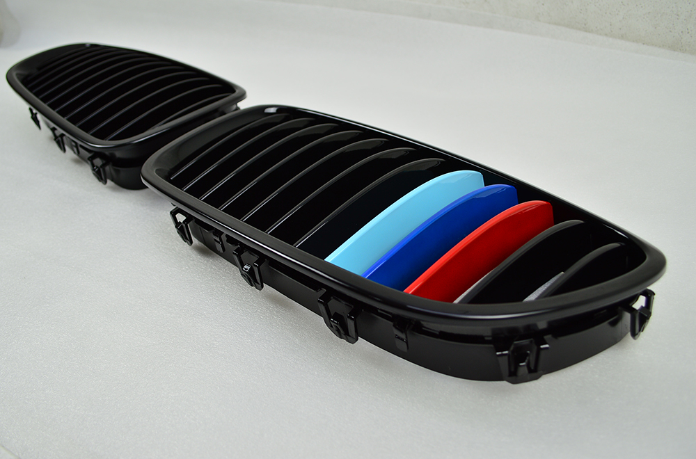 純正交換用 左右セット 取付簡単 在庫有 BMW F10 F11 フロントグリル 光沢黒+Mの3色カラー ABS 2010-2016拍卖