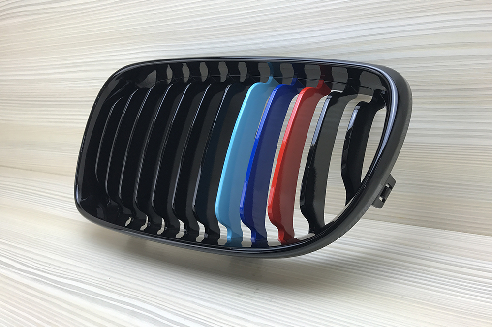 純正交換用 左右セット 取付簡単 在庫有 BMW E81 E87後期 / E82E88 フロントグリル 艶有黒+Mの3色拍卖