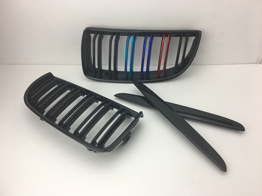純正交換用 左右セット 取付簡単 在庫有 BMW E90 E91 前期 M LOOK フロントグリル 光沢黒+金属風Mの3色 ABS 05-08拍卖