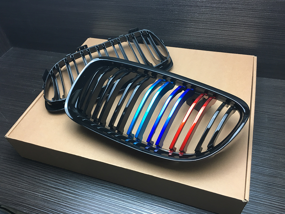 純正交換用 左右セット 取付簡単 在庫有 BMW E90 E91 後期 M LOOK 09-11 フロントグリル 光沢黒+金属風Mの3色拍卖