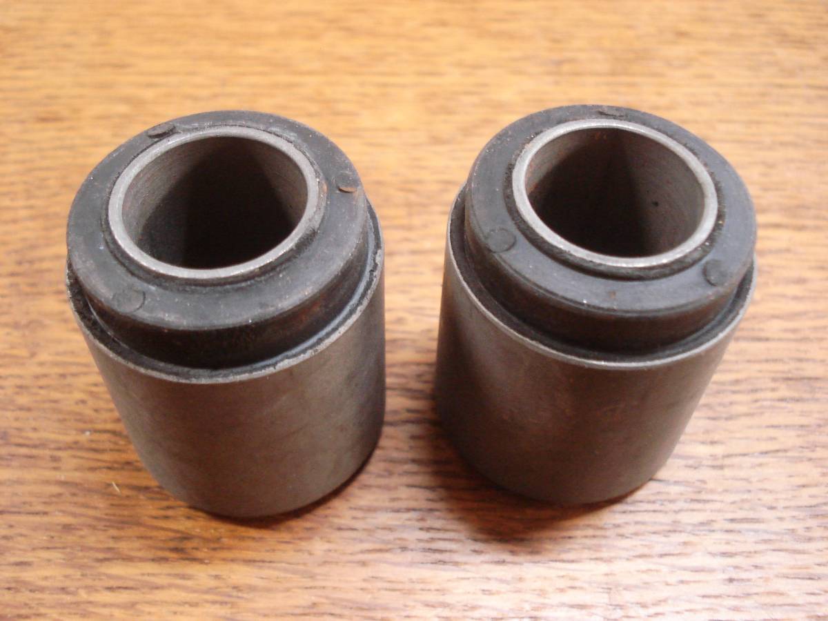 ジャガー XJ40 X300 XJ8 XJR フロント ロア ウィッシュボーン ブッシュ 片側用 2個拍卖