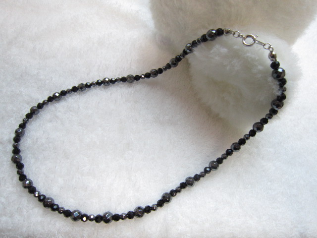 21-ヘマタイト石とガラスビーズ玉を組み合わせたお洒落なネックレス拍卖