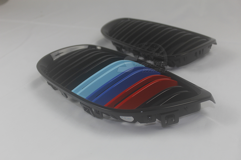 純正交換用 左右セット 取付簡単 在庫有 BMW E92 E93 前期 M LOOK フロントグリル 光沢黒+Mの3色カラー 07-10 M3拍卖
