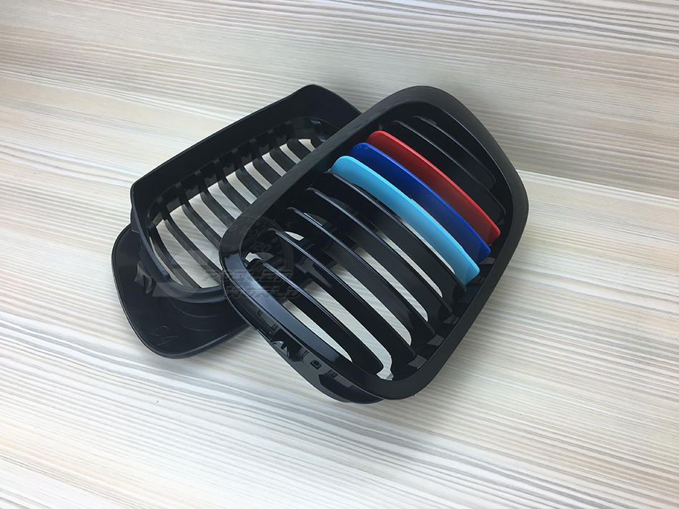 純正交換用 左右セット 取付簡単 在庫有 BMW E46 クーペ 前期 / E46 M3 フロントグリル 光沢黒+Mの3色カラーABS 拍卖