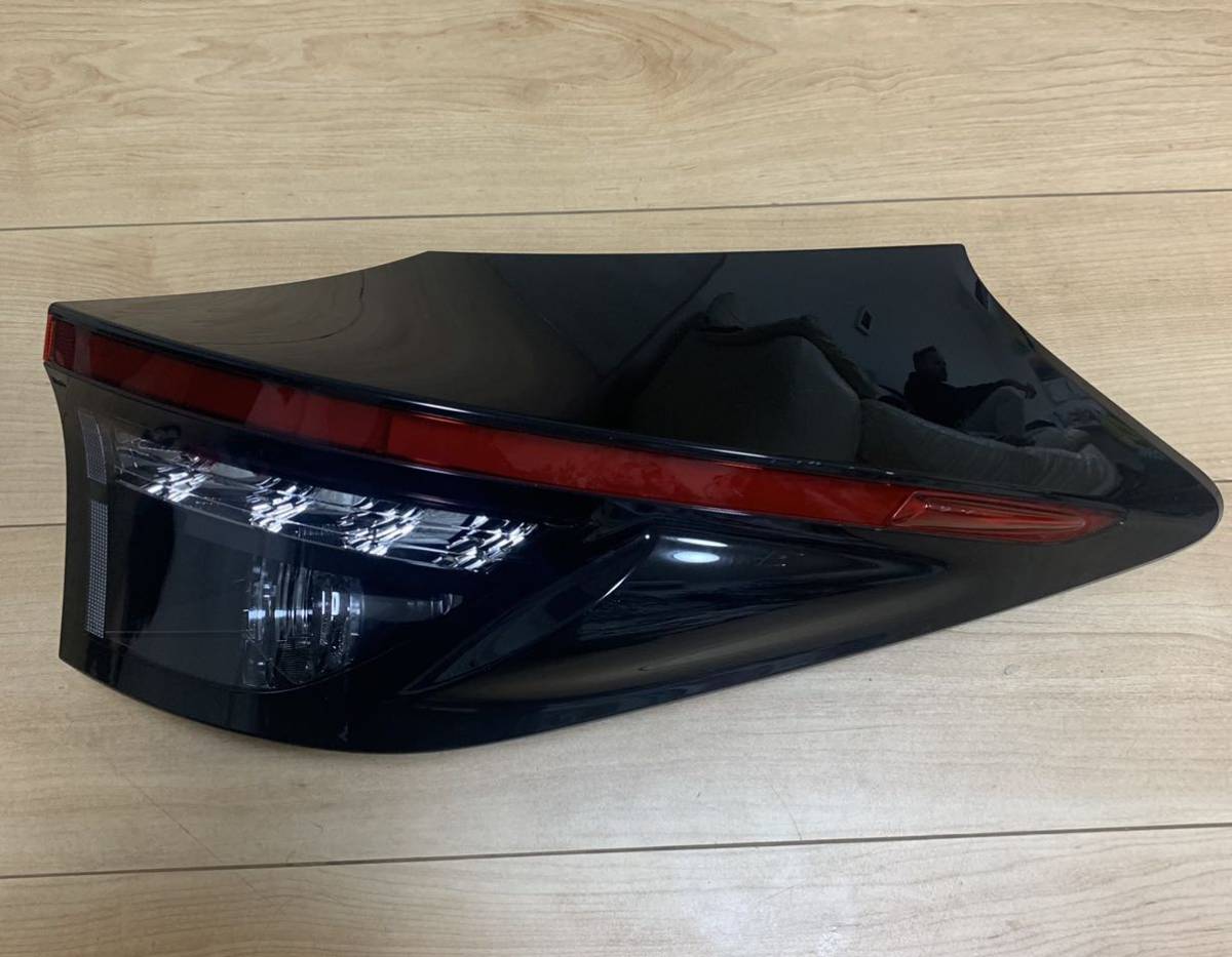 ヤリスクロス MXPJ10/MXPB10/MXPB15/MXPJ10 純正 右テールランプ RH フルLED 81550-52E60 81551-52E60 52-330 V3拍卖