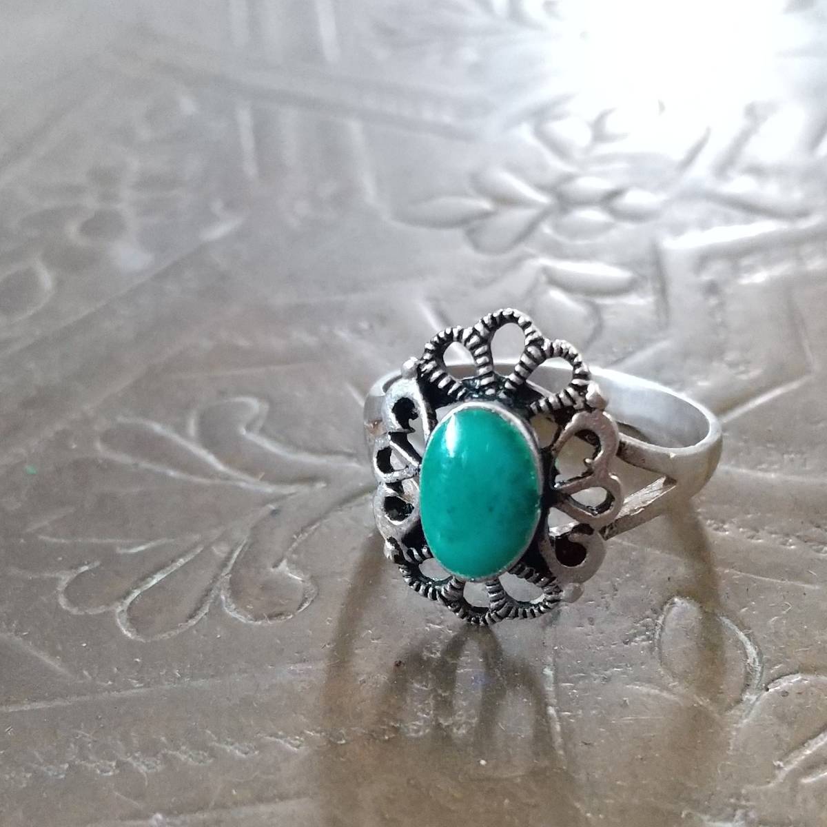 モロッコの指輪 ターコイズカラー アンティーク調 お花のリング シルバー ビンテージデザイン拍卖