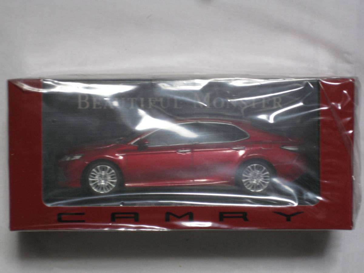 トヨタ CAMRY カムリ AXVH70 1/30 ミニカー エモーショナルレッド拍卖