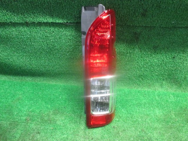 個人宅発送可能 ハイエース TRH200V 右テールランプユニット 社外新品 未使用品 純正品番81551-26440 コンビネーションランプ H2系拍卖
