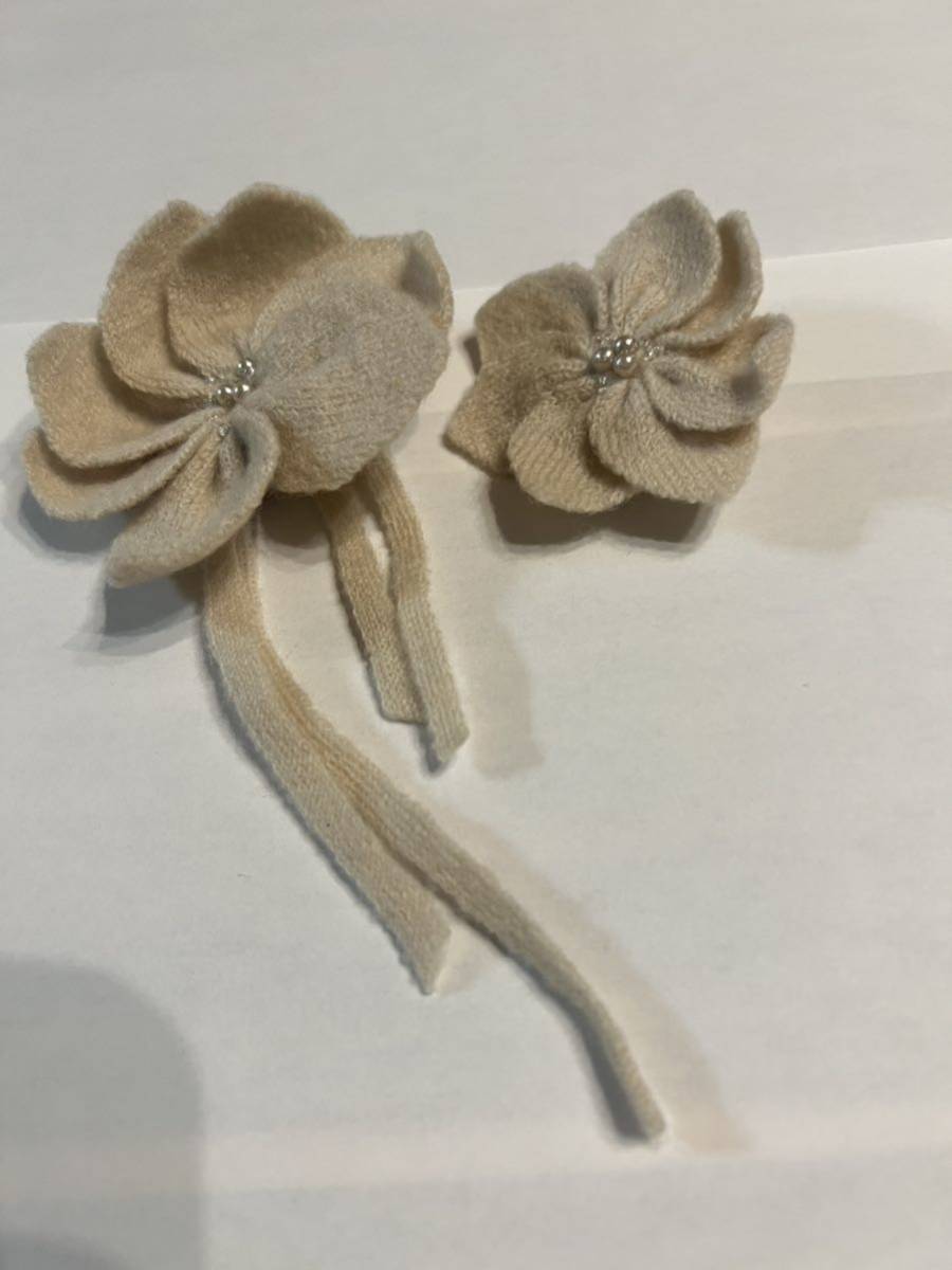 布製ブローチ 花モチーフ 2個セット ニット生地 ベージュ拍卖