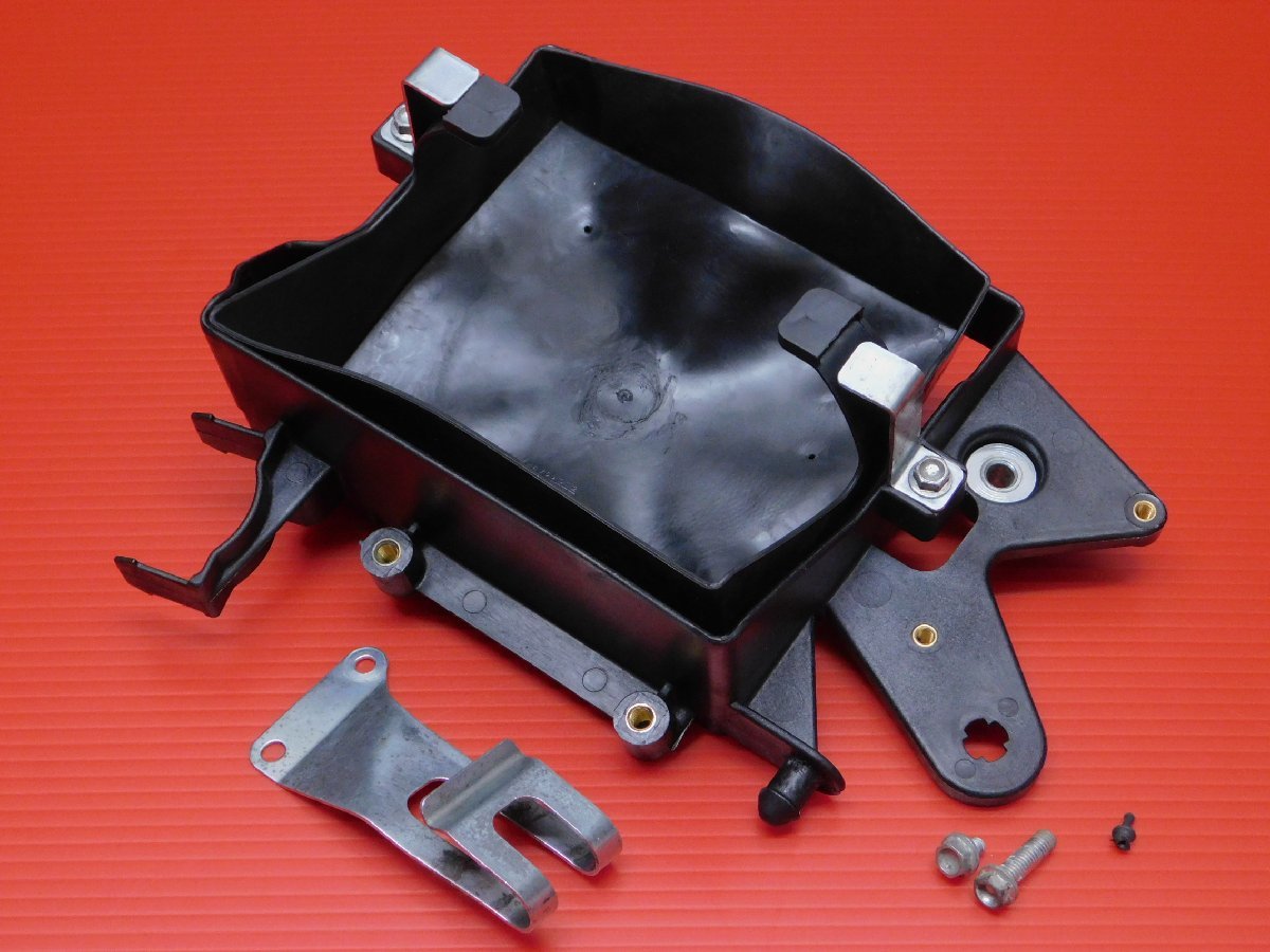 60【評価A】ドゥカティ ムルティストラーダ1000 実動 純正 バッテリー ボックス ケース 82914101A 82914061A拍卖