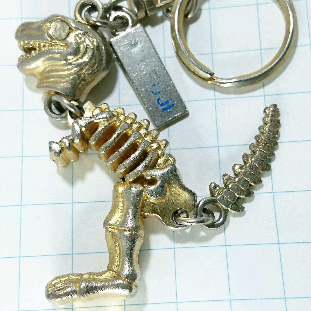 送料無料)ティラノサウルス 観光地 登山 山登り 旅行 記念 キーホルダ A14701拍卖