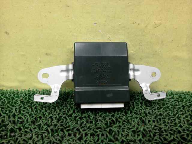 ★売切り★UZS186★クラウン★マジェスタ★右★リア★ドア★MPX★コンピューター★89224-30040★管276962拍卖